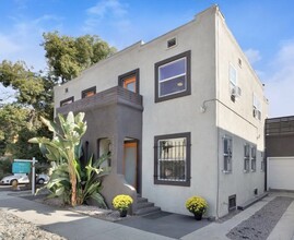 5150 Romaine St in Los Angeles, CA - Building Photo - Building Photo