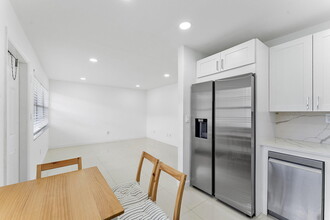 340 NW 19th St in Boca Raton, FL - Building Photo - Building Photo