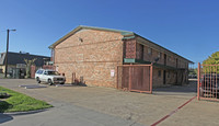 Louise St Apartments I in Denton, TX - Building Photo - Building Photo