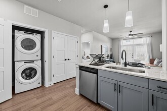 Lenox Grand in Austin, TX - Foto de edificio - Building Photo