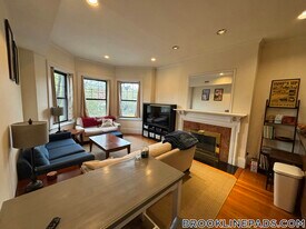 1689 Beacon St, Unit 2 in Brookline, MA - Building Photo