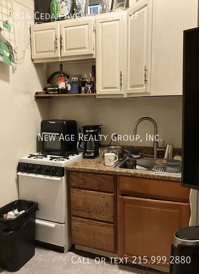 4814 Cedar Ave in Philadelphia, PA - Building Photo - Building Photo