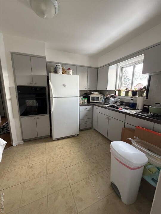 144 Roslyn Rd in Mineola, NY - Building Photo