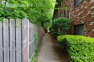 237 Edgewood Ave in Swissvale, PA - Building Photo - Building Photo