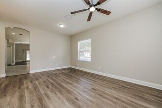 1602 Cason Wood Ct in Plant City, FL - Foto de edificio - Building Photo