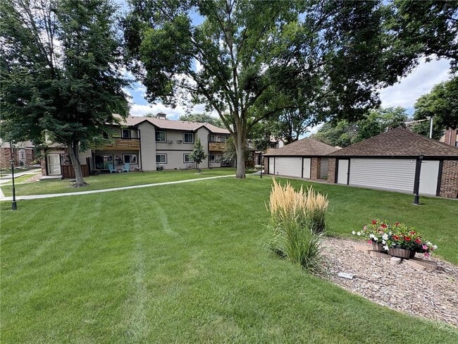 310 Ford Rd in Minneapolis, MN - Building Photo - Building Photo