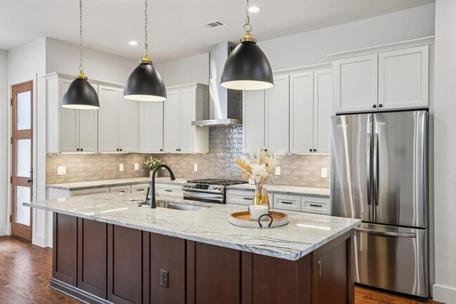 6902 Northeast Dr in Austin, TX - Building Photo - Building Photo