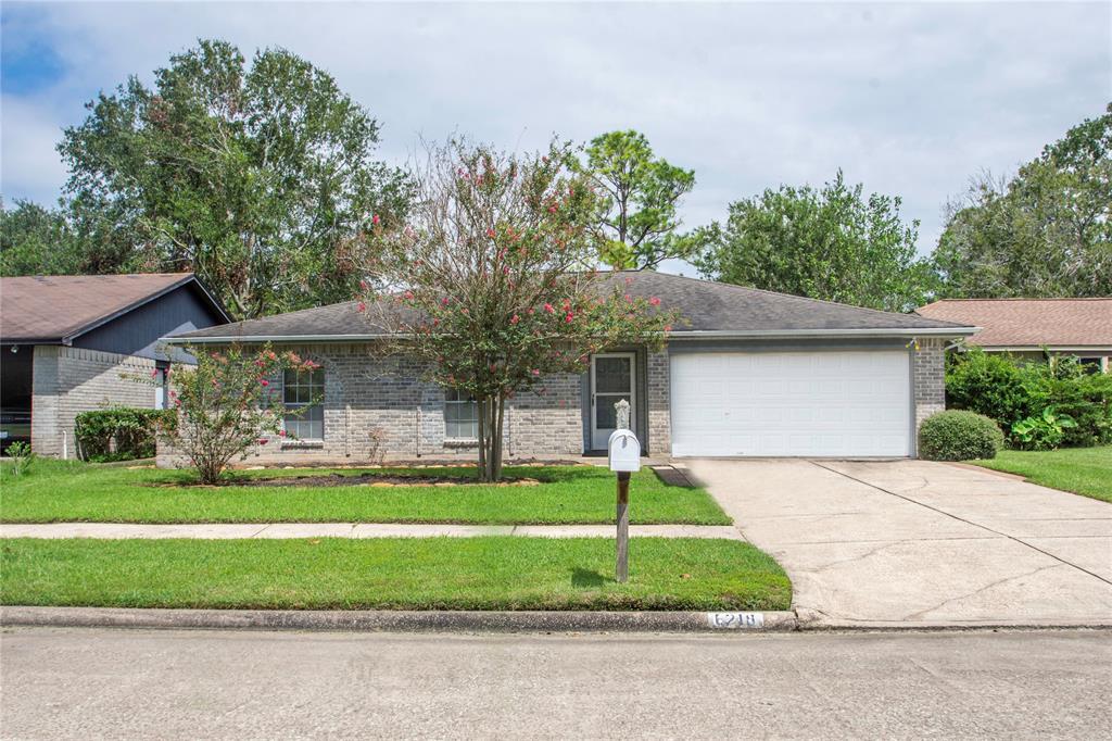 6218 Silver Leaf Dr in League City, TX - Building Photo