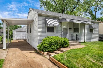 247 Midlothian Rd in St. Louis, MO - Building Photo - Building Photo