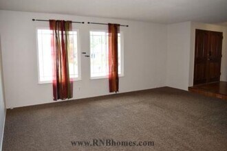 8250 Canyon Oak Dr in Citrus Heights, CA - Building Photo - Building Photo