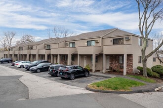 Spring Ridge in Danbury, CT - Building Photo - Building Photo