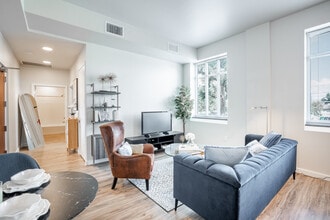 St. Elizabeth Place in Houston, TX - Foto de edificio - Interior Photo