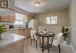 137 Manning Ave in Hamilton, ON - Building Photo - Building Photo