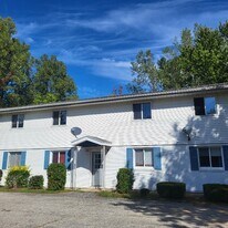 1019 Colonial Dr in Benton Harbor, MI - Building Photo