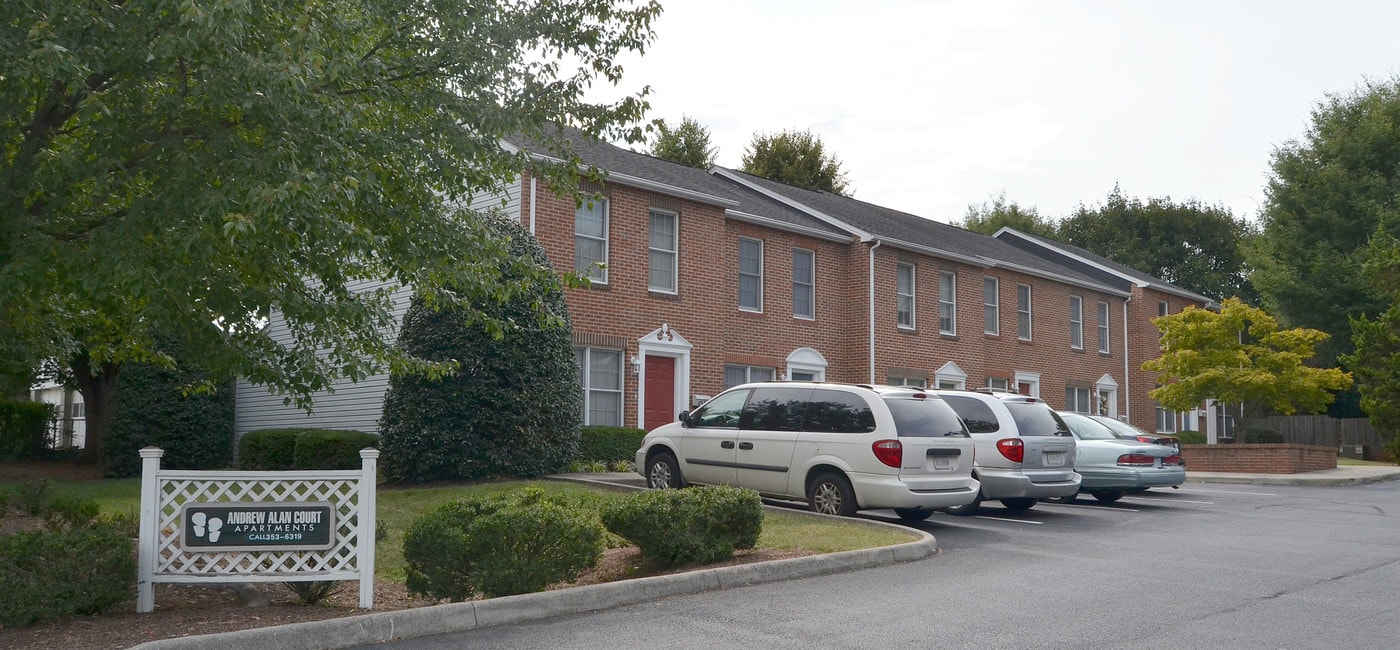 Andrew Alan Court Apartments in Roanoke, VA - Building Photo