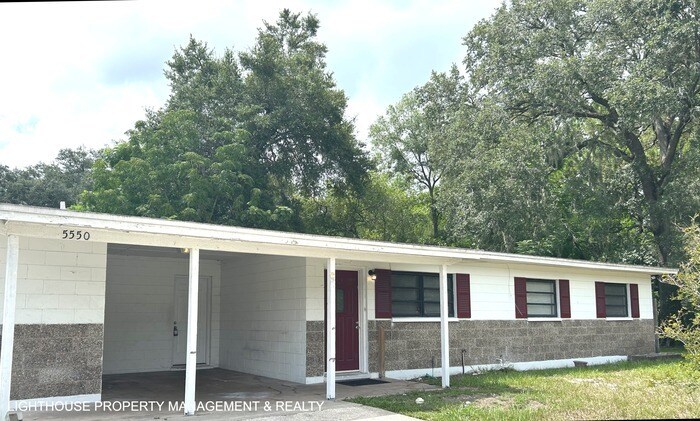 5550 Hillman Dr in Jacksonville, FL - Building Photo