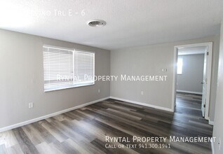 260 Nippino Trail E in Nokomis, FL - Building Photo - Building Photo