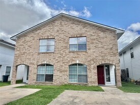 10618 Pine Landing Dr in Houston, TX - Building Photo