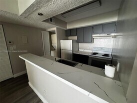 5646 Rock Island Rd in Tamarac, FL - Building Photo