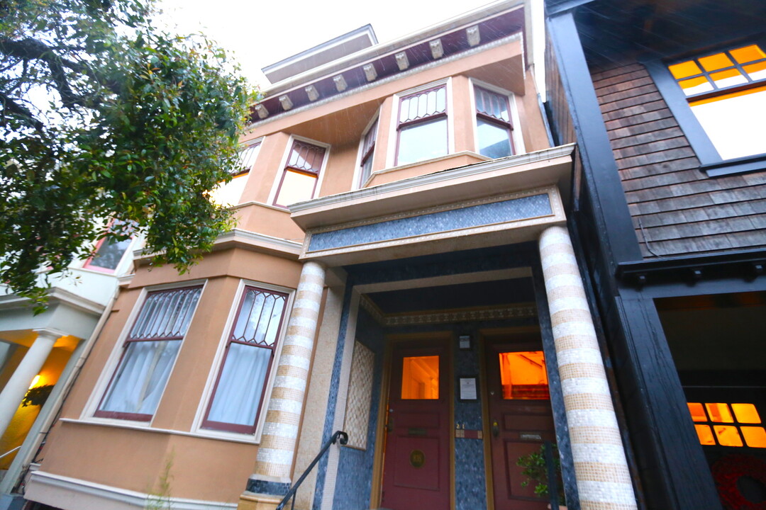 835 Clayton St in San Francisco, CA - Building Photo