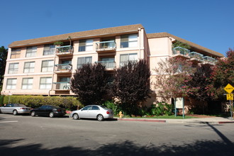 Valleyheart Drive Apartments in Studio City, CA - Building Photo - Building Photo