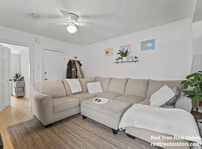 148 W 3rd St, Unit 2 in Boston, MA - Foto de edificio - Building Photo