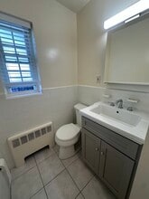 7 Charlesbank Rd, Unit 2 in Newton, MA - Foto de edificio - Building Photo