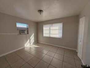 520 W Blue Heron Blvd in Riviera Beach, FL - Building Photo - Building Photo