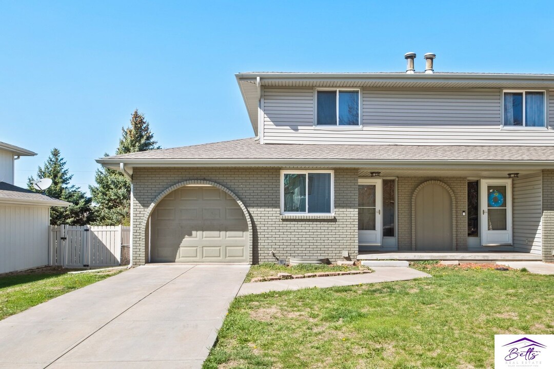 11614 Camden Ave in Omaha, NE - Foto de edificio