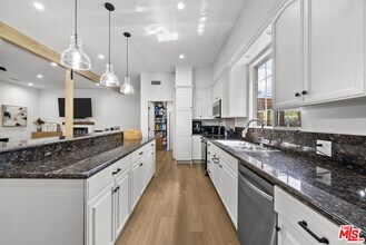 5656 Penfield Ave in Los Angeles, CA - Building Photo - Building Photo