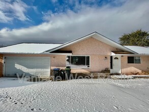 10930 Darlene Rd in Lake Country, BC - Building Photo - Building Photo