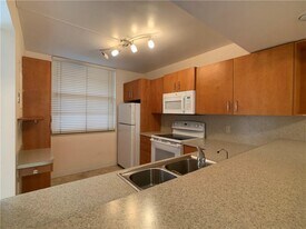 1721 Whitehall Dr, Unit 102 in Davie, FL - Building Photo