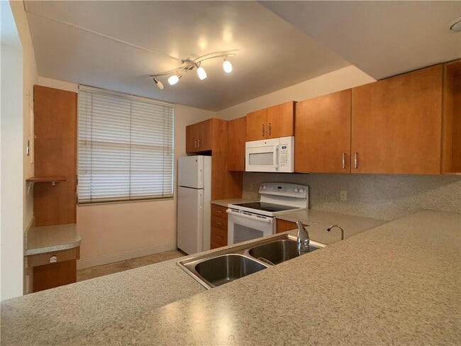 property at 1721 Whitehall Dr