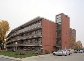Sunrise Towers in Hamilton, ON - Building Photo