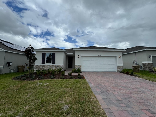 property at 1121 Sable Gln Dr