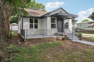 1105 N Sylvania Ave in Fort Worth, TX - Building Photo - Building Photo