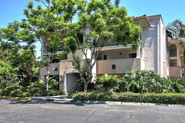 108 Por La Mar Cir in Santa Barbara, CA - Building Photo - Building Photo