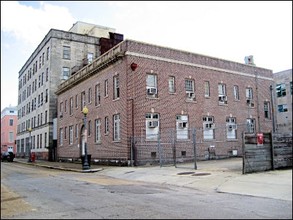 703 Carondelet St in New Orleans, LA - Building Photo - Building Photo