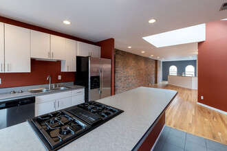 241 Collins Ave-Unit -241 in Columbus, OH - Foto de edificio - Building Photo