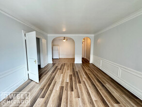 2341 N Commonwealth Ave, Unit Studio in Chicago, IL - Foto de edificio - Building Photo