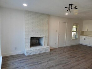 1619 Rutland Dr in Austin, TX - Building Photo - Building Photo