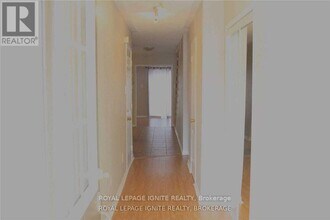 34 Sugarberry Dr in Brampton, ON - Building Photo - Building Photo