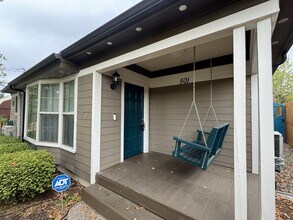 501 NE Broadway St in Myrtle Creek, OR - Building Photo - Building Photo