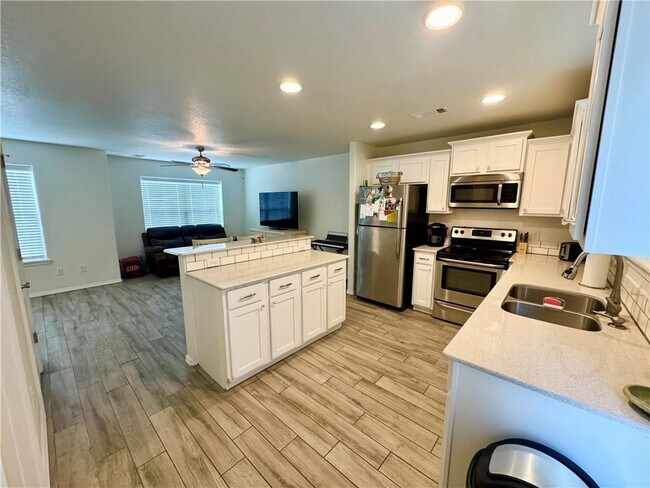 271 S Breakwater Ln in Fayetteville, AR - Building Photo - Building Photo