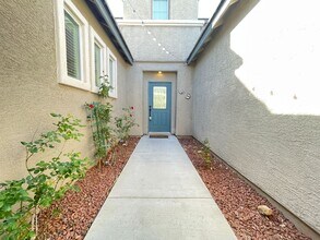 1581 Boundary Peak Way in Las Vegas, NV - Building Photo - Building Photo