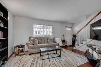 6940 Roswell Rd, Unit 5B in Atlanta, GA - Building Photo - Building Photo