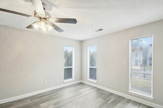 Rise Sunridge in Charlotte, NC - Building Photo - Building Photo