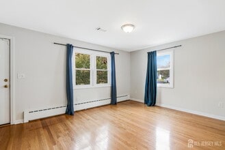 372 Seneca Ave in Middlesex, NJ - Building Photo - Building Photo