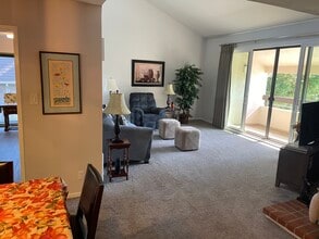 1456 San Carlos Ave, Unit 305 in San Carlos, CA - Building Photo - Building Photo