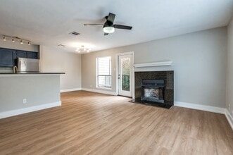 3022 Forest Ln in Dallas, TX - Foto de edificio - Building Photo